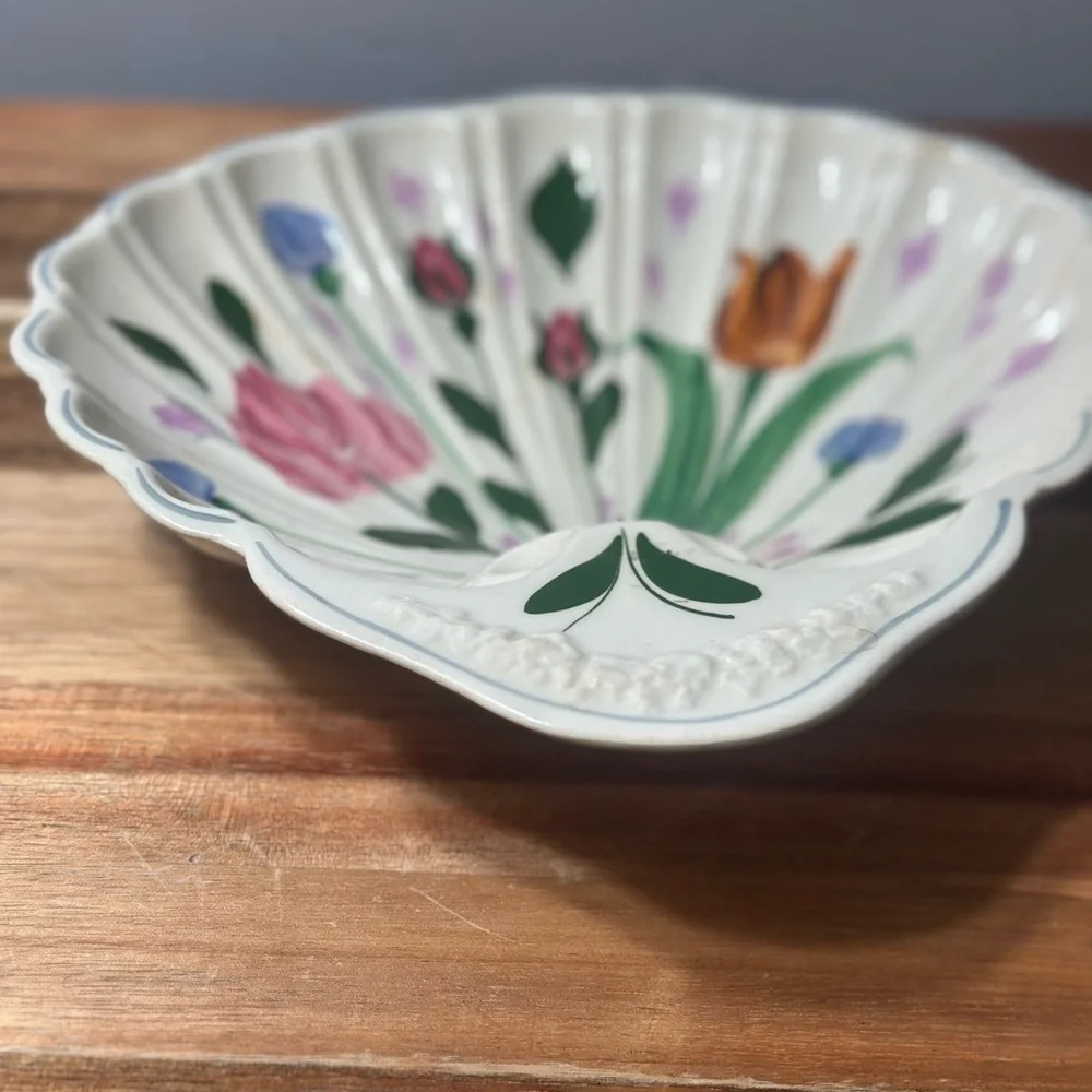 Vintage Blue Ridge Pottery. Hand-Painted Floral Shell Dish - Cream with  Flowers